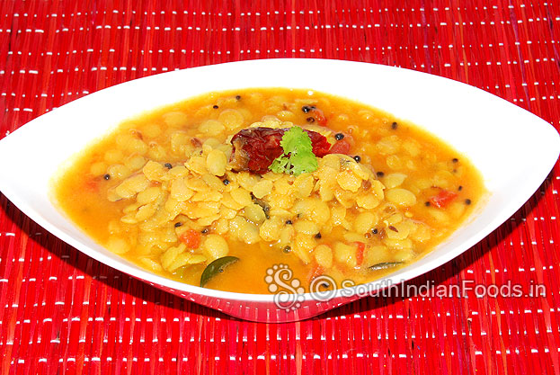 Simple thuvaram paruppu kuzhambu is ready. Serve hot with rice